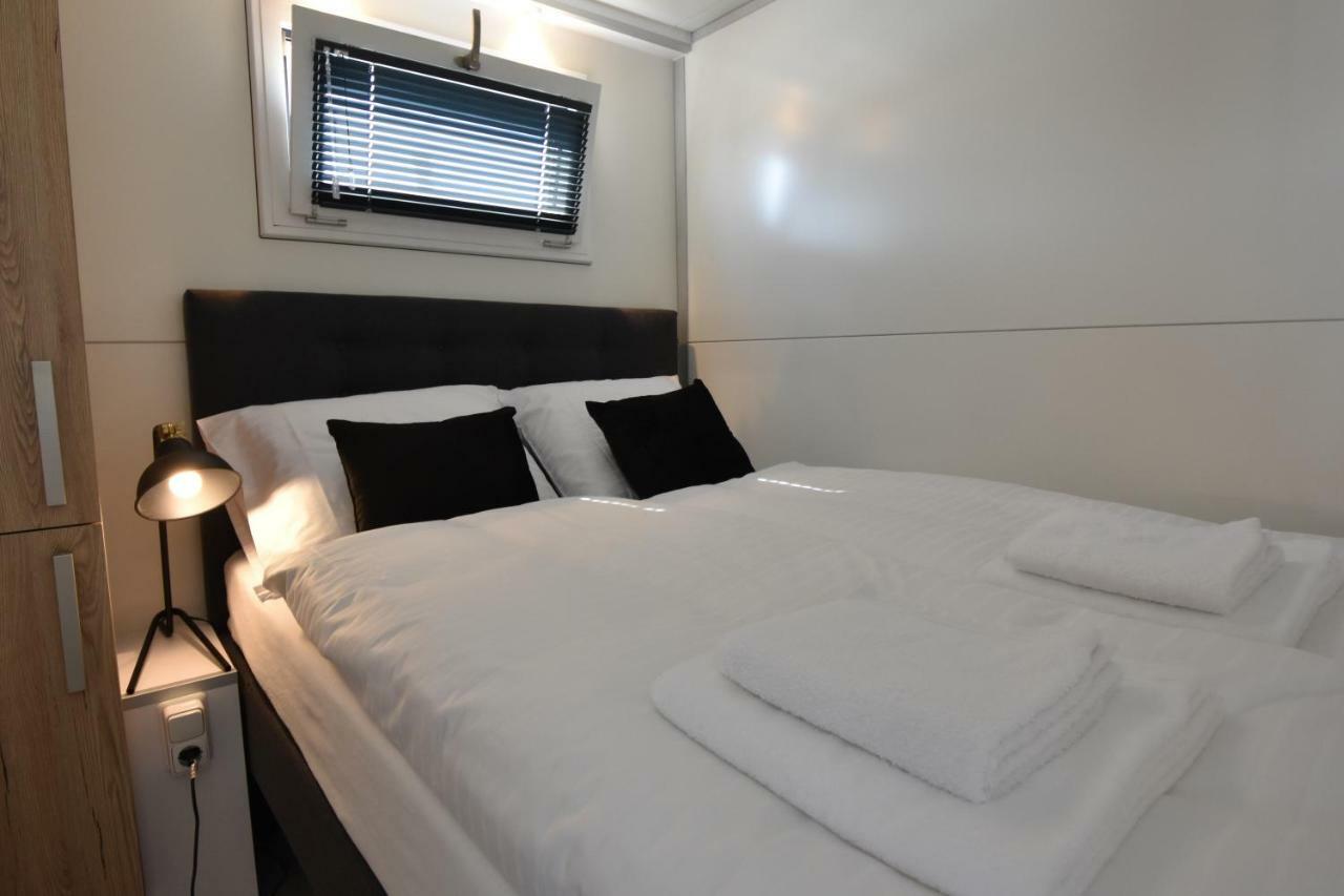 Cosy Floating Boatlodge Athene Maastricht Zewnętrze zdjęcie