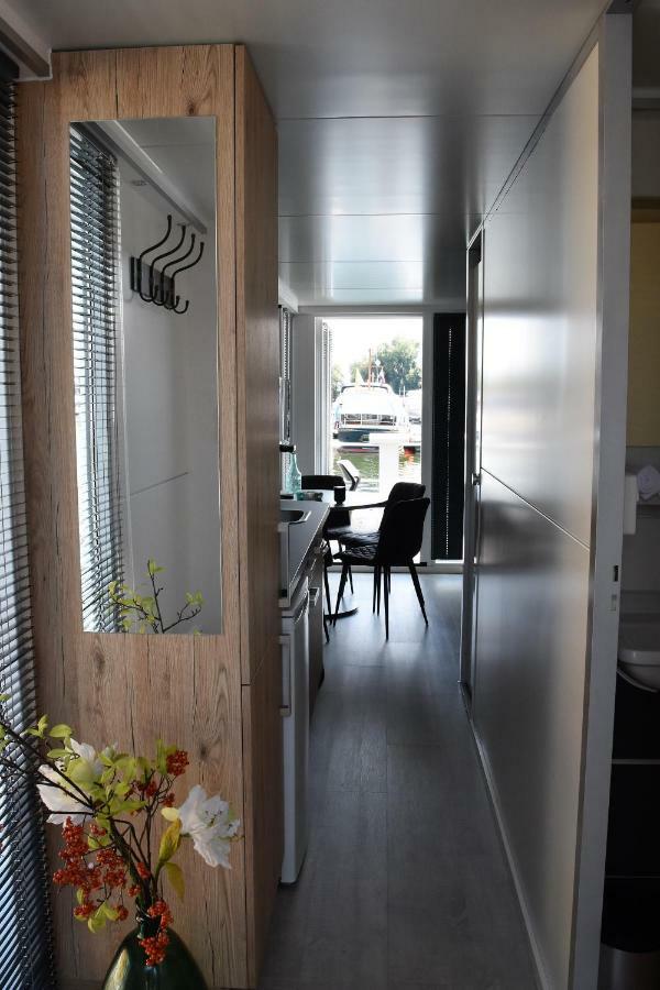 Cosy Floating Boatlodge Athene Maastricht Zewnętrze zdjęcie
